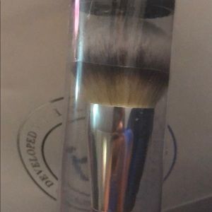 Complexion Globe Foundation Brush